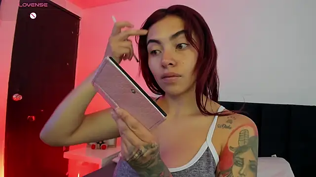 Snapshot of melanie_roux__ chatting on May 2026 12:21:02 PM melanie roux online show from May 2026 12:21:02 PM