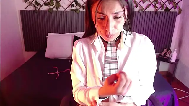 Snapshot of Lunaa_07 chatting on April 2026 04:51:01 AM Lunaa 07 online show from April 2026 04:51:01 AM