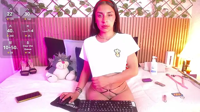 Snapshot of Lunaa_07 chatting on May 2026 05:04:02 AM Lunaa 07 online show from May 2026 05:04:02 AM