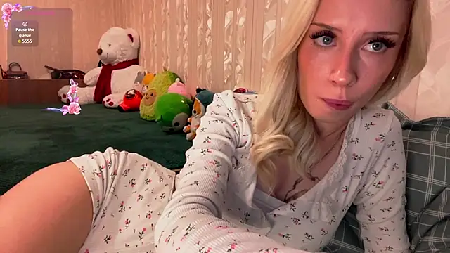 Snapshot of Twist_drip_blonde chatting on November 2025 04:07:01 PM Twist drip blonde online show from November 2025 04:07:01 PM