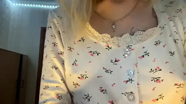 Snapshot of Twist_drip_blonde chatting on November 2025 02:06:01 PM Twist drip blonde online show from November 2025 02:06:01 PM