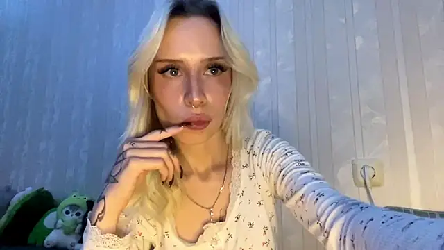 Snapshot of Twist_drip_blonde chatting on November 2025 04:05:01 PM Twist drip blonde online show from November 2025 04:05:01 PM