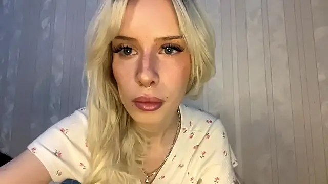 Snapshot of Twist_drip_blonde chatting on November 2025 06:13:01 AM Twist drip blonde online show from November 2025 06:13:01 AM