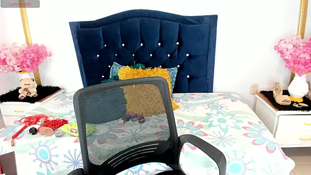 Inaya Khalifa online show from February 2026 01:28:01 AM