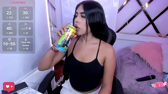 Darla Santos  online show from November 2025 07:46:02 PM