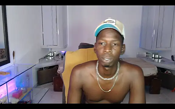 Snapshot of Black_Paradice chatting on June 2026 01:39:01 AM Black Paradice online show from June 2026 01:39:01 AM