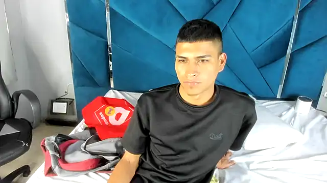 Emiliano Reyes online show from November 2025 03:28:01 AM