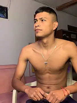 Snapshot of Emiliano_Reyes chatting on July 2026 07:23:02 AM Emiliano Reyes online show from July 2026 07:23:02 AM