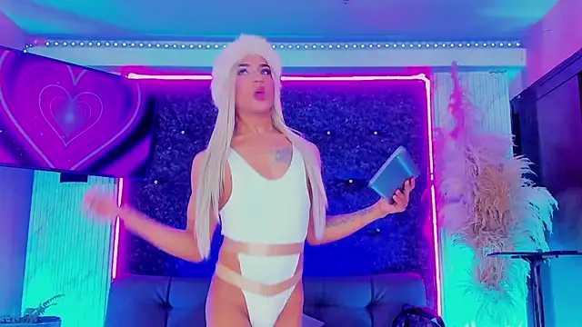 Queens Wonders Blonders online show from January 2026 04:50:02 AM