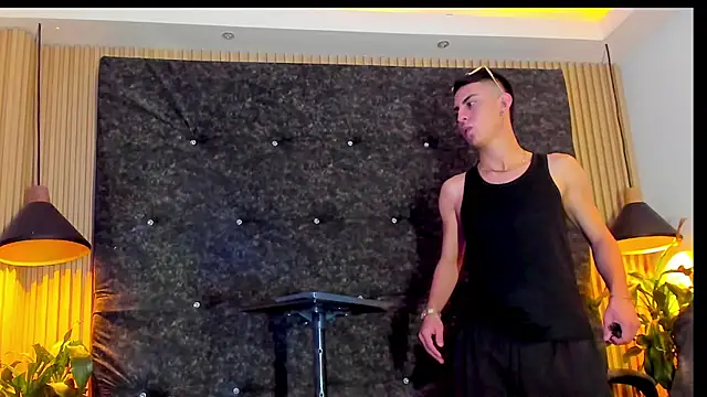 the fenix boy online show from October 2025 09:04:02 PM