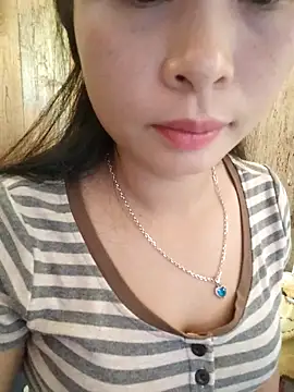 Squirrel-Pear online show from November 2025 12:55:02 AM