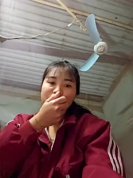 Squirrel-Pear online show from November 2025 09:14:02 PM