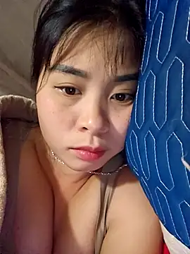 Squirrel-Pear online show from November 2025 10:42:01 PM