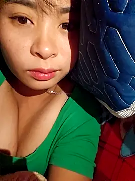 Squirrel-Pear online show from November 2025 10:11:02 PM