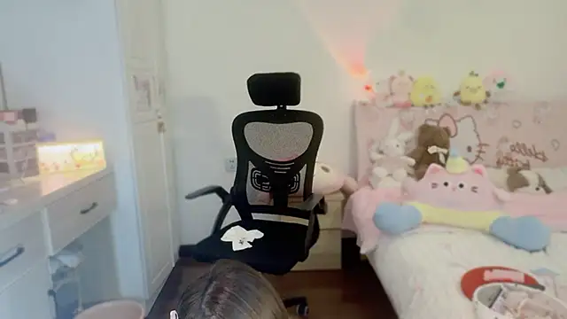 Onecutelittle online show from November 2025 05:40:01 AM