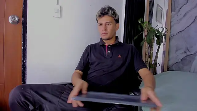 Alan-Smith1 online show from November 2025 07:41:02 PM