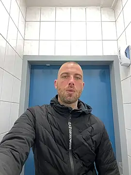 Snapshot of Rotteei1 chatting on April 2026 12:44:02 PM Rotteei1 online show from April 2026 12:44:02 PM