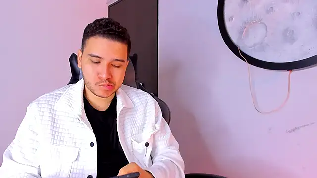 mike 257 online show from November 2025 11:54:01 AM