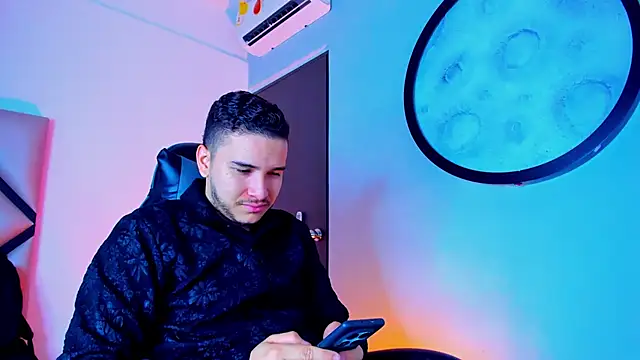 mike 257 online show from November 2025 11:57:02 AM