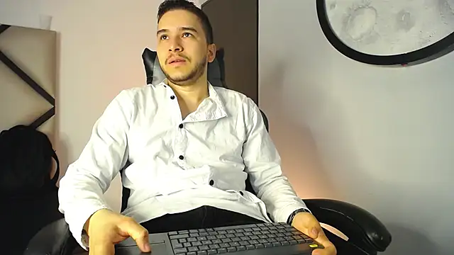 mike 257 online show from December 2025 11:52:01 AM