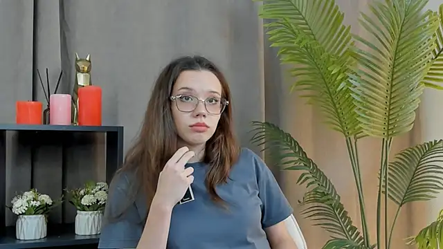 Snapshot of FabiolaCowing chatting on October 2025 01:12:02 PM FabiolaCowing online show from October 2025 01:12:02 PM