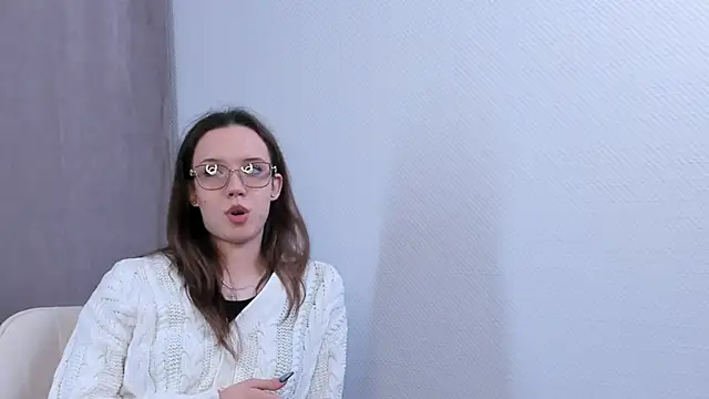 Snapshot of FabiolaCowing chatting on October 2025 04:08:01 PM FabiolaCowing online show from October 2025 04:08:01 PM