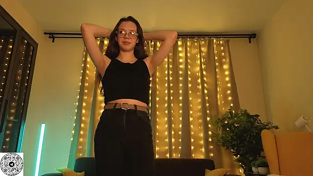 Snapshot of FabiolaCowing chatting on November 2025 05:37:02 PM FabiolaCowing online show from November 2025 05:37:02 PM