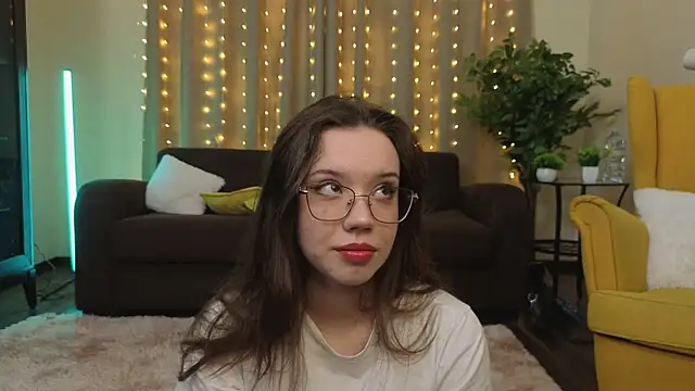 Snapshot of FabiolaCowing chatting on November 2025 05:12:02 PM FabiolaCowing online show from November 2025 05:12:02 PM