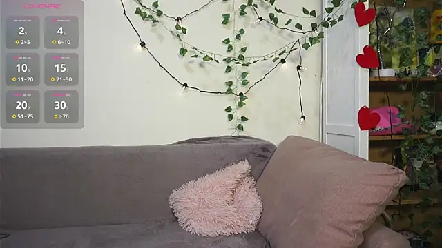 Snapshot of FabiolaCowing chatting on November 2025 06:07:01 PM FabiolaCowing online show from November 2025 06:07:01 PM