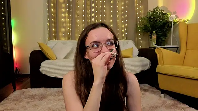 Snapshot of FabiolaCowing chatting on November 2025 06:21:02 PM FabiolaCowing online show from November 2025 06:21:02 PM