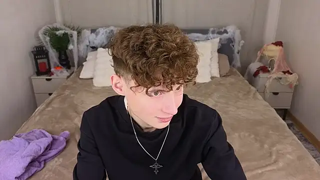 crisp1n online show from October 2025 03:02:02 PM