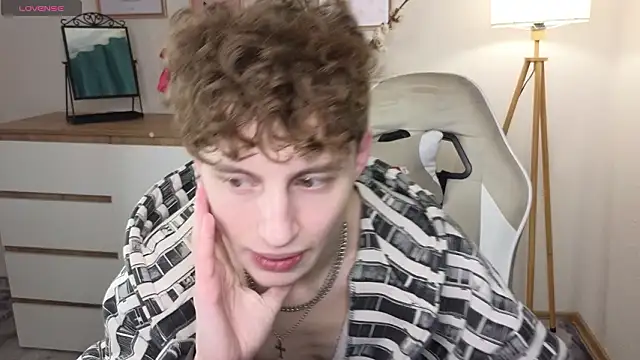 Snapshot of crisp1n chatting on February 2026 12:19:01 PM crisp1n online show from February 2026 12:19:01 PM