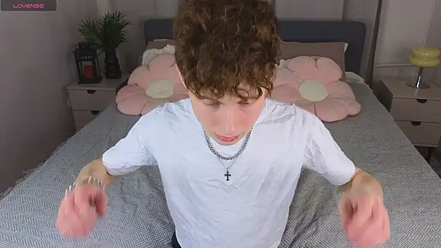 Snapshot of crisp1n chatting on February 2026 02:04:01 AM crisp1n online show from February 2026 02:04:01 AM