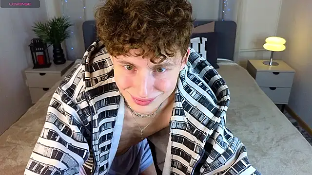 Snapshot of crisp1n chatting on February 2026 04:19:02 AM crisp1n online show from February 2026 04:19:02 AM