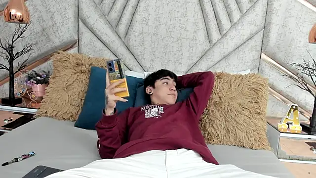 SantiOlsen online show from November 2025 11:58:01 AM