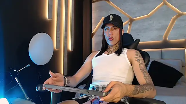 ArohomLester online show from December 2025 05:18:02 PM