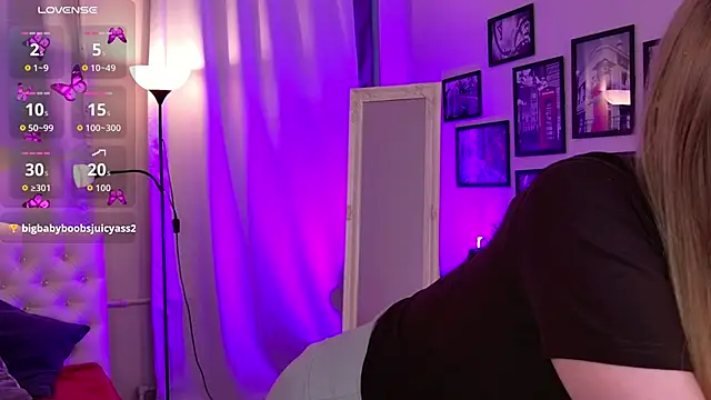 TizzEmi online show from October 2025 02:02:01 PM