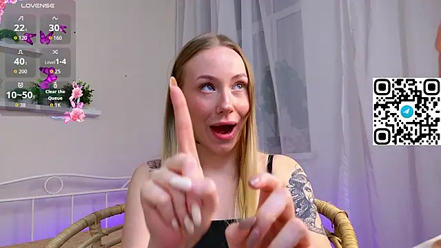 TizzEmi online show from November 2025 02:42:01 PM