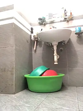 HinayLa online show from April 2026 11:05:02 PM