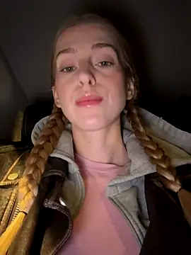 kira mia online show from November 2025 03:12:02 PM