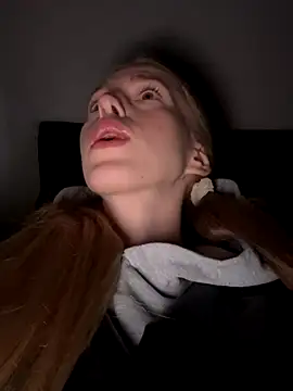 kira mia online show from November 2025 03:36:02 PM