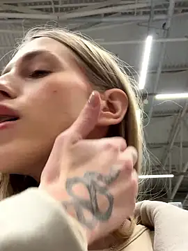 kira mia online show from January 2026 04:01:01 PM