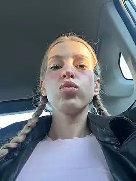 kira mia online show from April 2026 03:49:01 PM