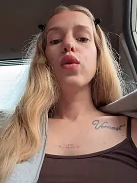 kira mia online show from July 2026 04:04:02 PM