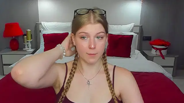 Snapshot of Stella_Light chatting on July 2026 06:47:02 AM Stella Light online show from July 2026 06:47:02 AM