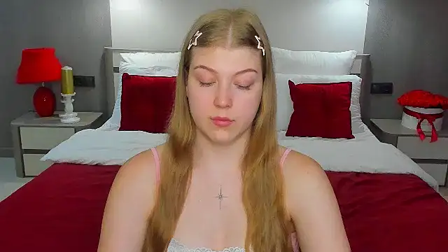 Snapshot of Stella_Light chatting on July 2026 04:48:01 AM Stella Light online show from July 2026 04:48:01 AM