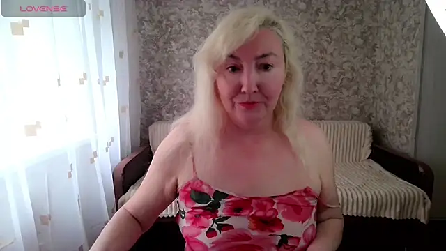 LadyKriss online show from May 2026 03:48:02 AM