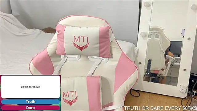 julia mendes online show from November 2025 03:38:01 AM