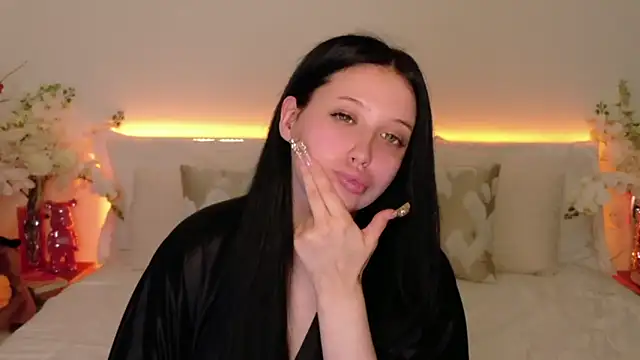 Felicia Herceg online show from October 2025 06:50:02 PM