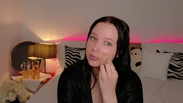 Felicia Herceg online show from November 2025 10:10:02 PM